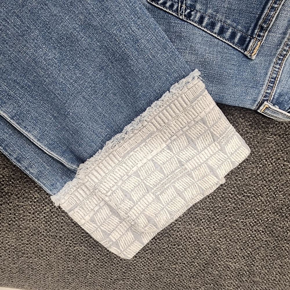 AG Adriano Goldschmied Faded Blue Cropped Jeans - Picture 3 of 12
